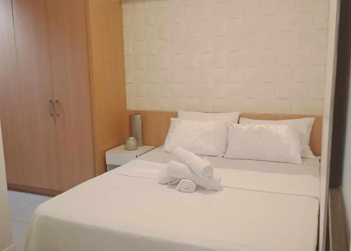 1633 Pool View 2br Manila