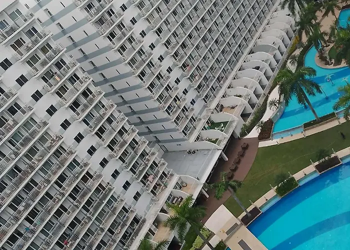 1633 Pool View 2br Manila